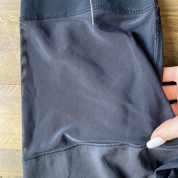 Lululemon mesh crops - 6 - Picture 7 of 10